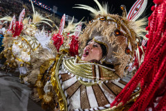 22.04.22 - Desfile da Escola de Samba Unidos do Viradouro, Sambódromo, Carnaval 2022, Marquês do Sapucaí, 1919, Folia, Erika Januza, Mestri Ciça, "Não há Tristeza que Possa Suportar Tanta Alegria", Felipe Filósofo, Marcus Ferreira e Tarcísio Zanon, Renata Xavier Fotografia, fotógrafos Renata Xavier e Leandro Lucas. .