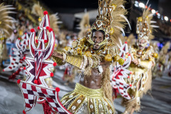 22.04.22 - Desfile da Escola de Samba Unidos do Viradouro, Sambódromo, Carnaval 2022, Marquês do Sapucaí, 1919, Folia, Erika Januza, Mestri Ciça, "Não há Tristeza que Possa Suportar Tanta Alegria", Felipe Filósofo, Marcus Ferreira e Tarcísio Zanon, Renata Xavier Fotografia, fotógrafos Renata Xavier e Leandro Lucas. .