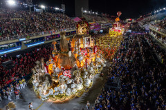 22.04.22 - Desfile da Escola de Samba Unidos do Viradouro, Sambódromo, Carnaval 2022, Marquês do Sapucaí, 1919, Folia, Erika Januza, Mestri Ciça, "Não há Tristeza que Possa Suportar Tanta Alegria", Felipe Filósofo, Marcus Ferreira e Tarcísio Zanon, Renata Xavier Fotografia, fotógrafos Renata Xavier e Leandro Lucas. .